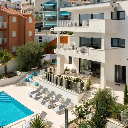Leonardo Apartament *